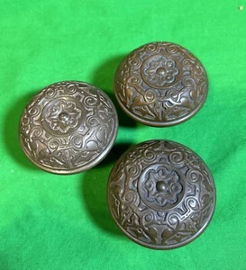 3 Antique Matching Bronze / Brass Eastlake, Art Nouveau, Victorian Door Knobs - Picture 1 of 22
