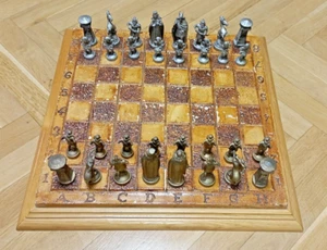 Besonderes Schachspiel mit Figuren aus Zinn, schwere rustikale Ausführung - Bild 1 von 7