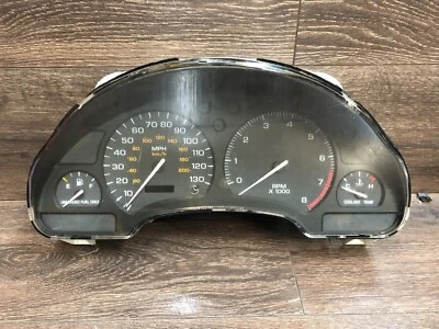 Saturn "SC2" Série : 1999, 2000, Velocímetro - Painel de Instrumentos, Com Tach - Imagem 1 de 4