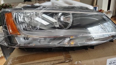 NUEVO MONTAJE DE FAROS VW JETTA MK6 2011-2018 PASAJERO DERECHO COMO HALÓGENO FABRICANTE ORIGINAL Foto 1 de 4