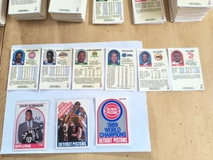 Juego completo de baloncesto NBA Hoops 1989-90 1-353 con A&B 353 y 6 tarjetas de error casi nuevo+ - Imagen 1 de 13