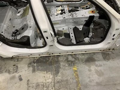 2017 - 2020 BMW 540i G30 OEM RIGHT PASSENGER ROCKER PANEL *STRUCTURE CUT* Foto 1 de 4