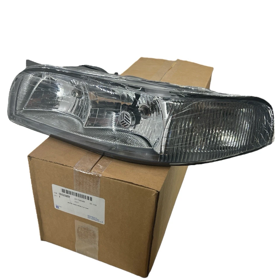 OEM GM 16525997 1997-99 BUICK LESABRE DRIVERS, FARO LATERAL IZQUIERDO / FARO ANTINIEBLA ASM. Foto 1 de 4