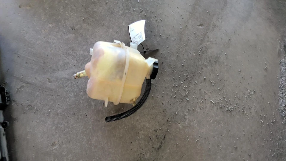 Used Engine Coolant Reservoir fits: 2007 Pontiac Torrent  Grade A Foto 1 de 4
