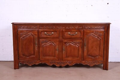 Aparador Thomasville Provincial Francés Luis XV Tallado Nogal Credenza Foto 1 de 4