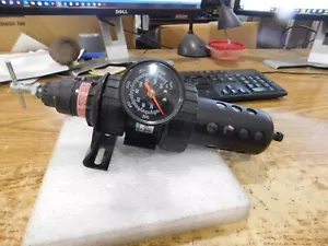 SpeedAire Modell: 6ZC29A Pneumatischer Regler mit Messgerät und Befestigungshalterung - Bild 1 von 3