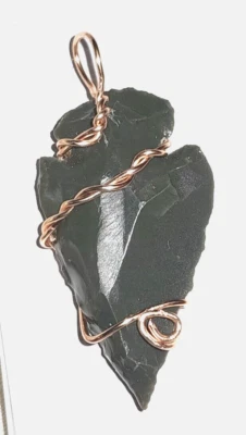 Small Knapped Arrowhead Gemstone Necklaces Stone collectibles Pendants warrior - Image 1 of 4