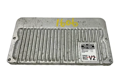 Módulo de control del motor Toyota Yaris 896610DV20 2017 OEM Foto 1 de 4