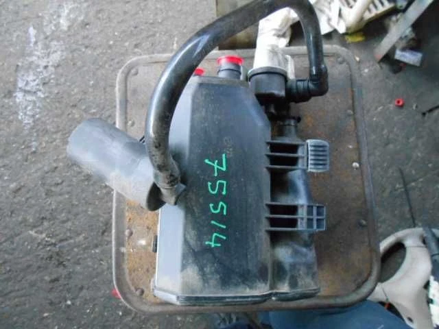 Bote de carbón de vapor de combustible BMW 528I 2008 Foto 1 de 2