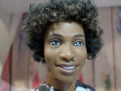 Cali Girl Afroamericano Ken - con piercings corporales - RARO - Afro enraizado - ¡Hermoso! Foto 1 de 4