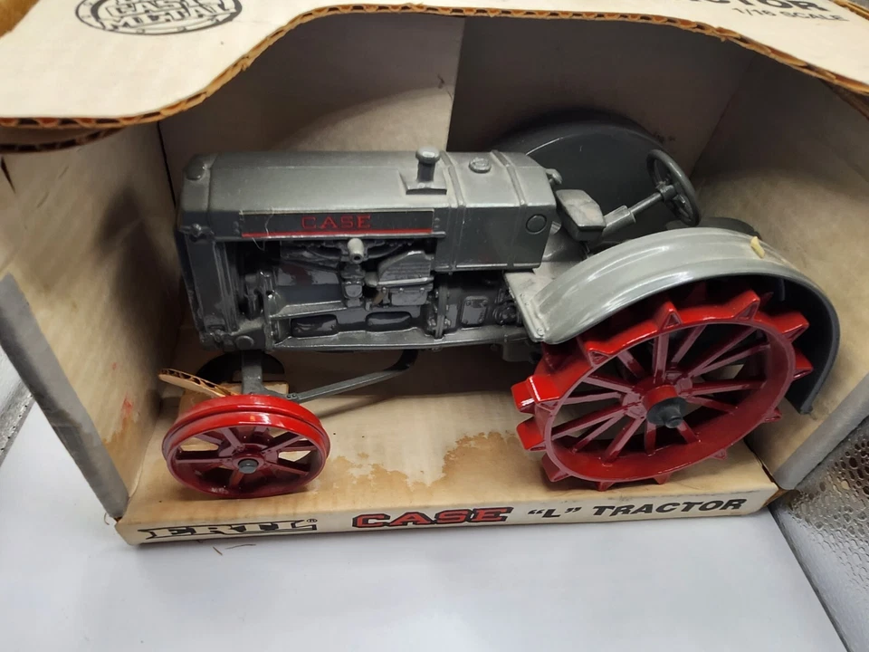 Ertl Case L Toy Tractor 1/16 No. 450 1988