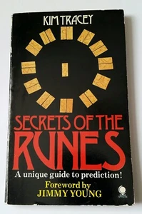 Secrets Of the Runes, Kim Tracey 1979, PB SIGNED and inscribed. - Imagen 1 de 11