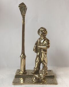 Brass Ornament of A Newsboy at a Lamp Post with his dog (Y896)