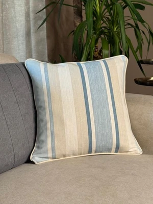 Funda de almohada con detalles a rayas azules y beige - 100 % algodón, 18" x 18"  Foto 1 de 2