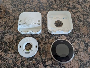Nest Learning Thermostat 2nd Generation - Stainless Steel (T200477W) with stand - Picture 1 of 12