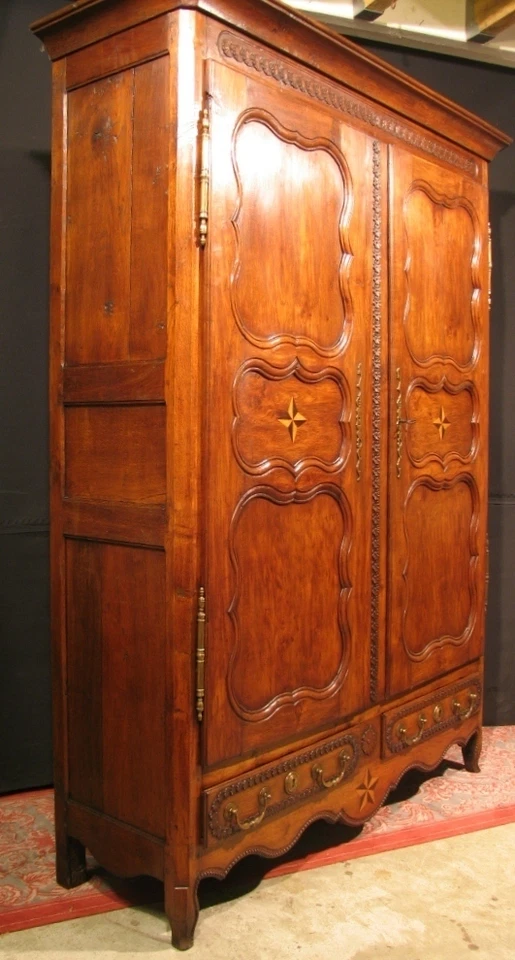 Ancienne ARMOIRE régionale en chêne sculptée et marqueté 3 étagères ou penderie - Photo 1/4