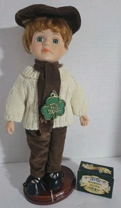 Bambola vintage da collezione regali dall'Irlanda porcellana 10" *Lad* con pietra dei desideri - Foto 1 di 14