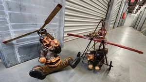 Piloto Volador Allan Agohob Escultura Resina Madera Estatuas Figuras Años 70 Obra de Arte Lote 2 - Imagen 1 de 20