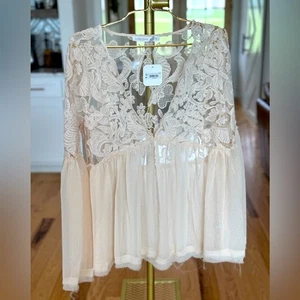 Altered State - NWT Elegant Lace V-Neck Top in Cream XL - Picture 1 of 8