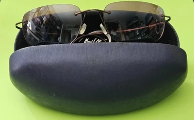 Maui Jim MJ-503-02: Marco deportivo flexible de titanio y lentes polarizadas con estuche de transporte Foto 1 de 4