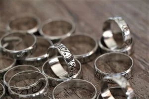 Wholesale 20pcs sterling silver rings 69gr handmade carved - not srap - Foto 1 di 14