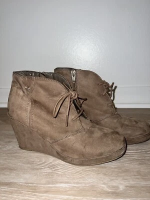 Bota Merona marrom camurça tamanho 8,5 - Imagem 1 de 4