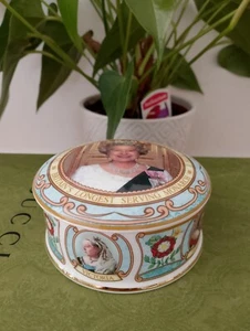 Peter Jones China Queen Britain’s Longest Serving Monarch Caja de baratijas grande. RARA - Imagen 1 de 13
