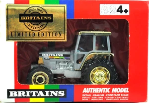 NUOVO DI ZECCA 1:32 Britains 5892 FORD 100 TRATTORE AGRICOLO CENTENARIO 1993 Edizione limitata Nuovo con scatola - Foto 1 di 12
