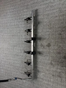 bmw 325xi fuel rail and injectors 2004 - Picture 1 of 20
