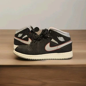 Nike Jordan 1 Mid Particle Grey Youth 7Y Shoes Air Black 554725-060 - Picture 1 of 11