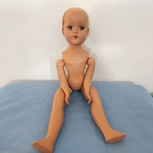 Muñeca Sweet Sue vintage de 14" de plástico duro años 50 ojos dormidos pestañas piezas o reparación - Imagen 1 de 12