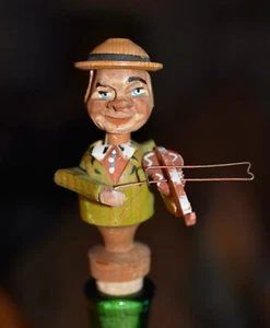 FIDDLE or VIOLIN MAN Vintage Carved Wooden Mechanical Bottle Stopper ANRI WINE - Picture 1 of 4
