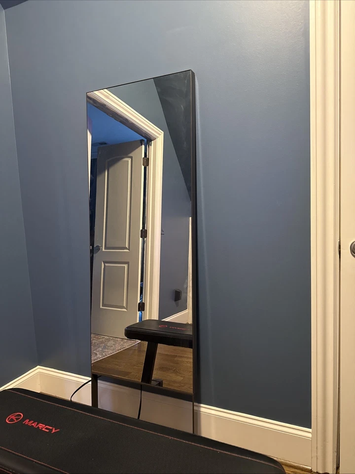 Зеркало Lululemon с подставкой и настенным креплением также включает в себя уход и стартовый набор - Изображение 1 из 1