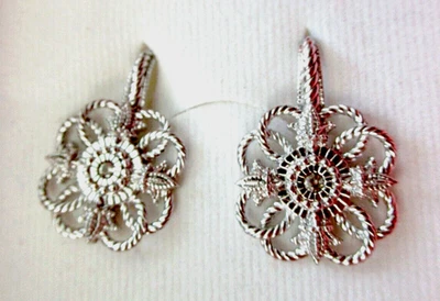 Brincos perfurados de prata esterlina 18K com gota de safira branca Judith Ripka - Imagem 1 de 4