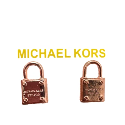 Aretes con candado MICHAEL KORS Est 1981 (rosa y oro) tono dorado con logotipo Foto 1 de 4