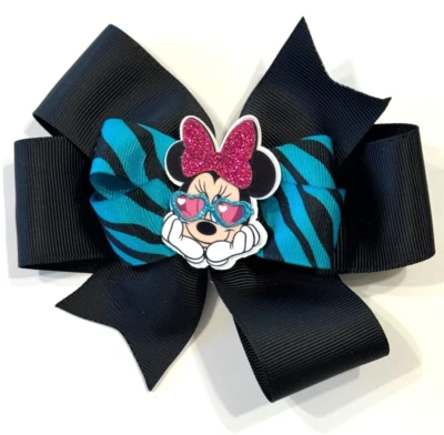 Hermoso lazo de pelo inspirado en Minnie Mouse para niñas. Foto 1 de 2