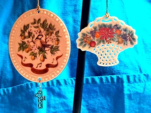 2 adornos navideños vintage LENOX perdiz en peral y cesta de encaje - Imagen 1 de 12