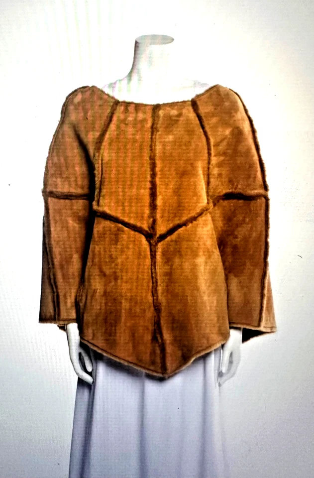 UGG Poncho (S) 皮革/绒面皮斗篷 — 第 1/4 张图片