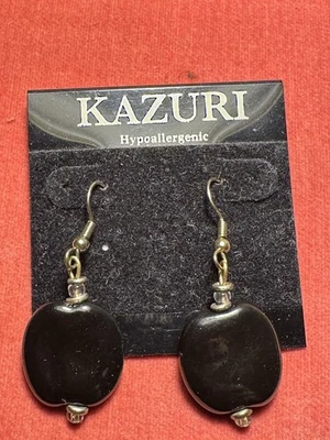 Brincos de cerâmica feitos à mão Kazuri Quênia preto comércio justo hipoalergênico artesão - Imagem 1 de 3