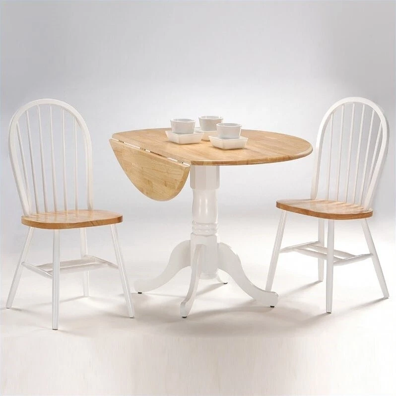 Silla de comedor tradicional con respaldo de husillo de madera Pemberly Row de 18,13" en natural/blanco Foto 1 de 2