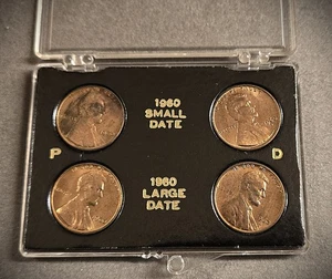 1960 & 1960-D SMALL AND LARGE DATES LINCOLN CENTS IN PLASTIC HOLDER (7273) - Picture 1 of 2