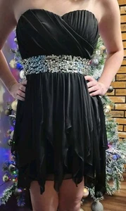 My Michelle schwarz Größe 1 Hi Lo Korkenzieher Kleid Pailletten trägerlos Heimkehr HOCO - Bild 1 von 13