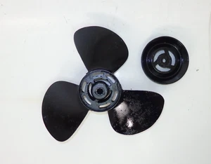 Hélice Yamaha 9,9 HP 6G8-45947-00-EL cuatro tiempos (3X11-3/4"X9-1/4"-R) hélice - Imagen 1 de 3