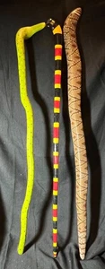 Juego de 3 bastones de madera tallada pintados a mano arte popular americano bastón serpiente serpientes - Imagen 1 de 14