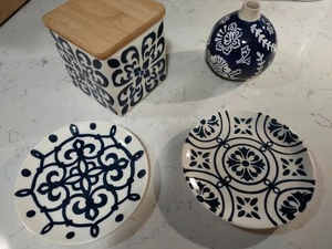 Menge Creative Co-Op Mudpie Keramik blau weiß Wohndeko - Bild 1 von 8
