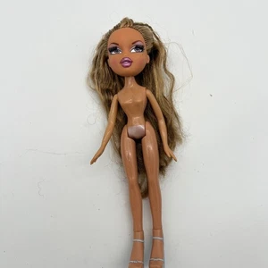 Bratz 2004 Girls Nite Out Yasmin Rooted Lashes Glittery Legs Shoes Nude - Picture 1 of 7