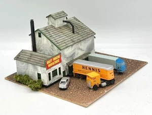 N Scale   Custom Built "Quality Furniture Manfacturers" New Diorama - Picture 1 of 5