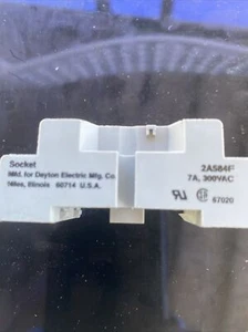 Dayton Relay Socket 2A584F 7Amps, 300VAC - Picture 1 of 4