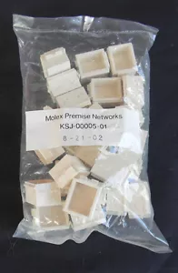 NUOVA piastra da parete Molex Synergy singola vuota - mandorla - quantità 25 - KSJ-00005-01 nuova con scatola - Foto 1 di 3