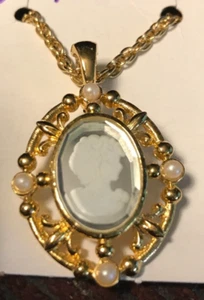 Lovely Necklace With 1 1/2"Cameo Pendant-Gold Tone Setting & Chain-24"-Mirrored - Picture 1 of 5